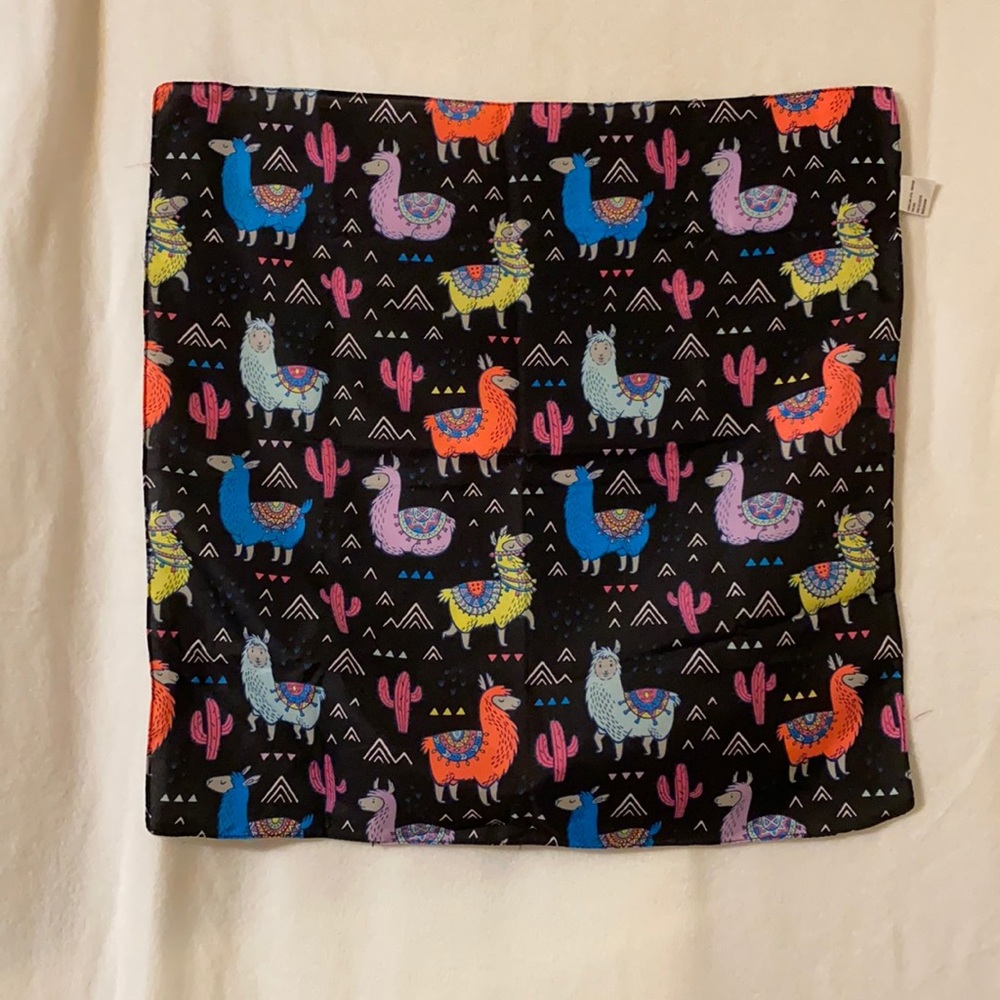 ❤️ NWOT Lama Scarf Bandanna